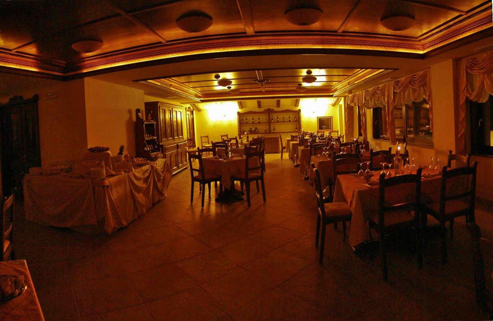 Hotel Lusi Рокарасо Екстериор снимка